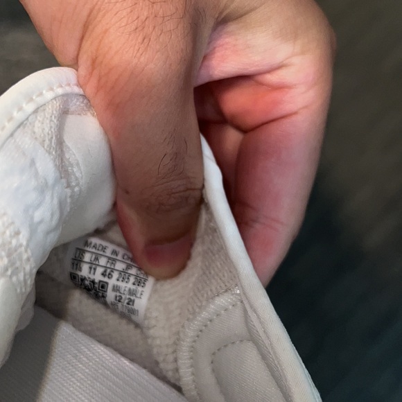 Adidas Yeezy 350 V2 Bone. Size US 11.5. - Picture 4 of 6